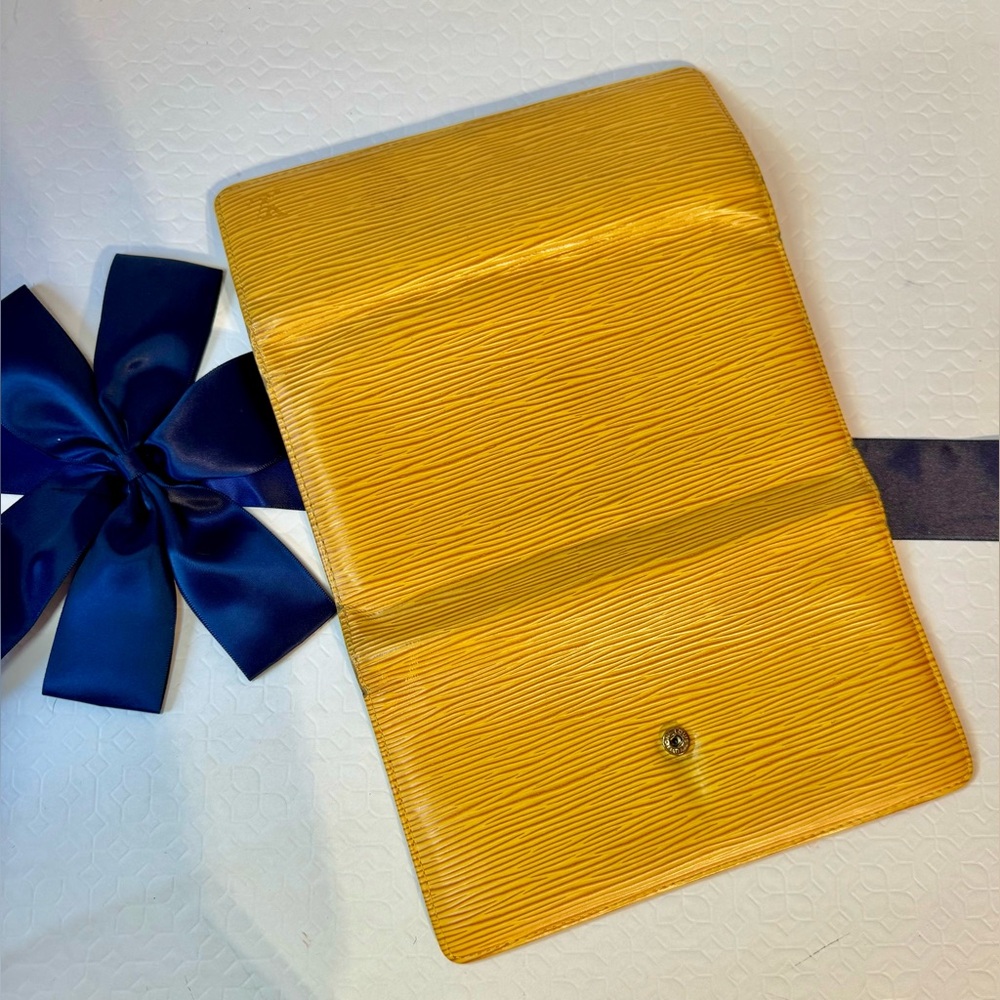 LOUIS VUITTON Yellow Epi leather Wallet international - Picture 8 of 9